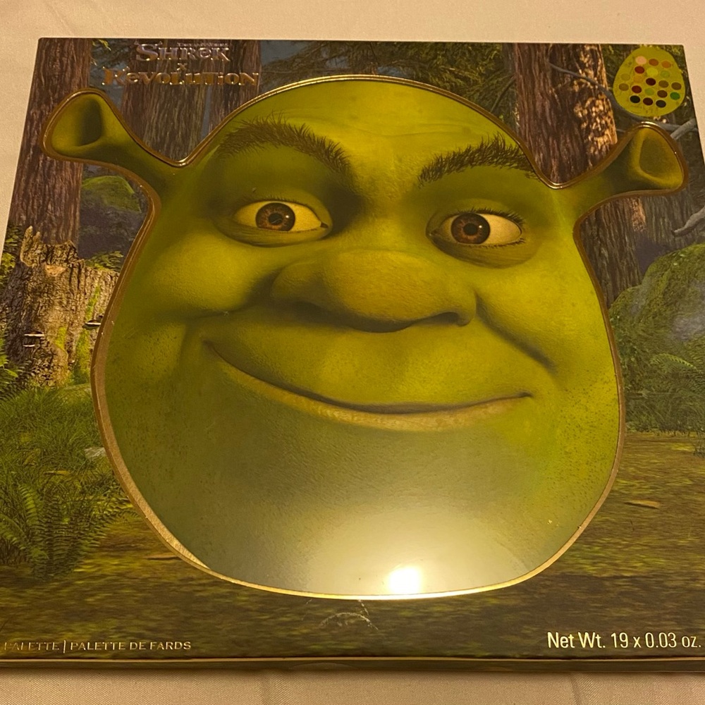 Shrek x Revolution eyeshadow palette shrek face
